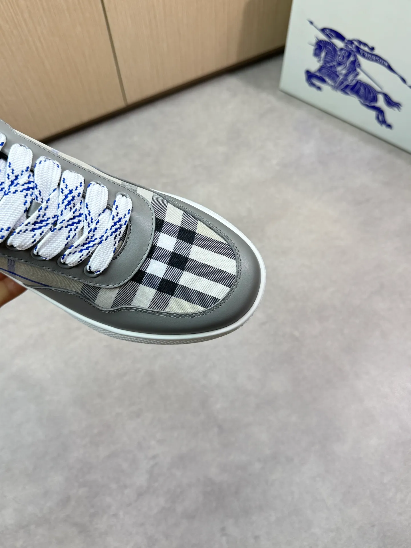 P400 [BURBERRY] Burberry casual sports sneakers - Upper: imported 🔝 Napa calfskin, brand totem cloth, tongue brand cloth label - Lining: brand canvas, foot pad; water-dyed cowhide - Outsole: ultra-light TPR rubber; two-color molded outsole - Super high quality control, fine workmanship: highlighted (high-end, luxury, grade) -Size : 38-44 (Male 45, can be customized)·BBR0372